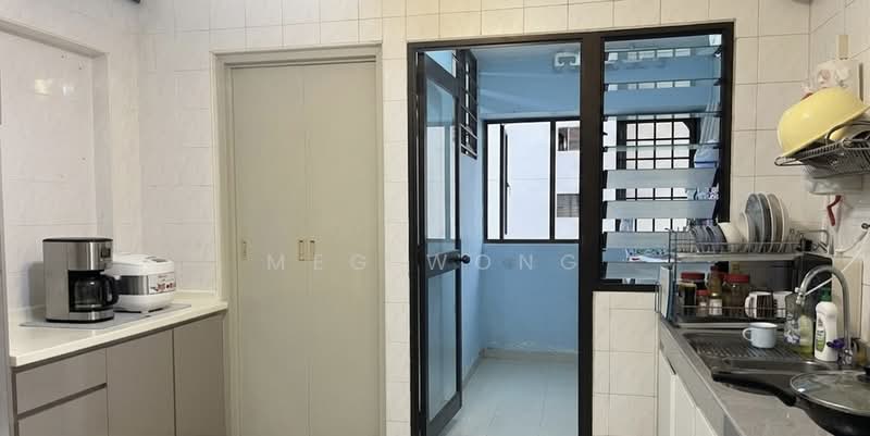 751 Woodlands Circle, 751 Woodlands Circle, 3 Bedrooms, 1,098 sqft, HDB Flat For Sale, by Meg Wong, 500109938 - Kitchens and laundry yard separated. - PropertyGuru.com.sg