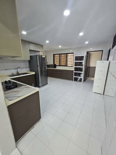 Windy Heights, 82 Jalan Daud, 4 Bedrooms, 2,476 sqft, Condominium For Rent, by Rohit D., 500109942 - Kitchen - PropertyGuru.com.sg