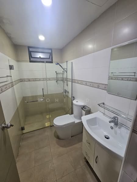 Windy Heights, 82 Jalan Daud, 4 Bedrooms, 2,476 sqft, Condominium For Rent, by Rohit D., 500109942 - Common Bathroom - PropertyGuru.com.sg