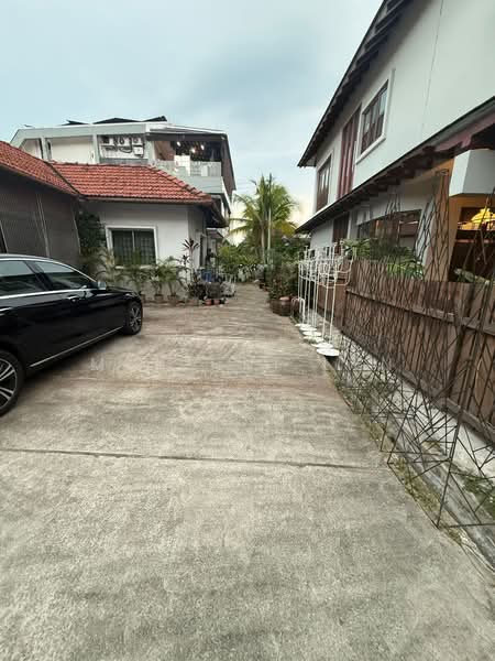Classic 2 Storey Bungalow for Rebuild, A&A or Renovation, Changi Road, 5 Bedrooms, 4,000 sqft, Bungalow House For Sale, by Mak Hui Lyn, 500109945 - Exterior - PropertyGuru.com.sg