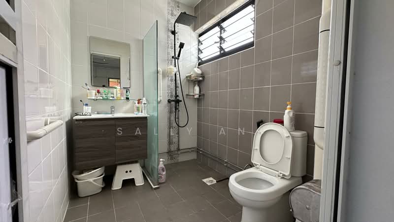 277 Tampines Street 22, 277 Tampines Street 22, 3 Bedrooms, 1,119 sqft, HDB Flat For Sale, by Sally Ang, 500109949 - Bathroom - PropertyGuru.com.sg