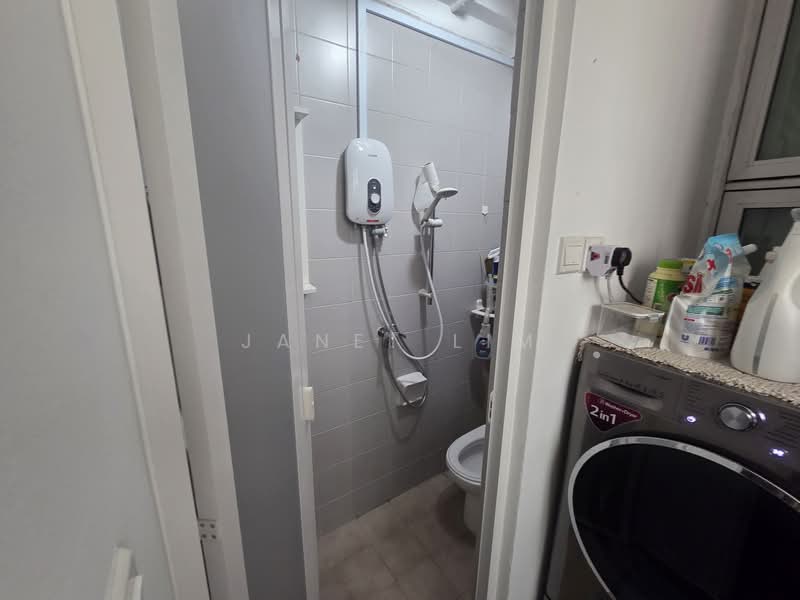 Sunrise Gardens, 57 Sunrise Gardens, 3 Bedrooms, 1,281 sqft, Condominium For Sale, by Janet Lim, 500109952 - Bathroom - PropertyGuru.com.sg