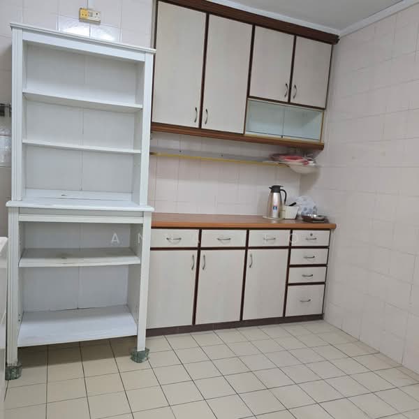 13 Upper Boon Keng Road, 13 Upper Boon Keng Road, 3 Bedrooms, 1,098 sqft, HDB Flat For Sale, by Anna Yeo, 500109956 - Kitchen - PropertyGuru.com.sg