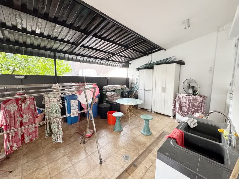 Spacious 8BR Semi-D within 1KM of CHIJ St Nic. Ideal for Multi Gen Living, , 8 Bedrooms, 3,500 sqft, Semi-Detached House For Sale, by Desiree Leung, 500109971 - Balcony - PropertyGuru.com.sg