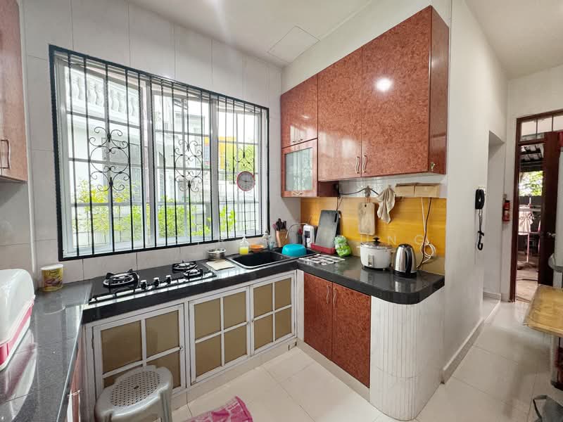 Spacious 8BR Semi-D within 1KM of CHIJ St Nic. Ideal for Multi Gen Living, , 8 Bedrooms, 3,500 sqft, Semi-Detached House For Sale, by Desiree Leung, 500109971 - Kitchen - PropertyGuru.com.sg