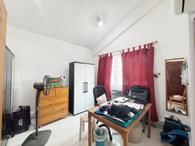 Spacious 8BR Semi-D within 1KM of CHIJ St Nic. Ideal for Multi Gen Living, , 8 Bedrooms, 3,500 sqft, Semi-Detached House For Sale, by Desiree Leung, 500109971 - Study - PropertyGuru.com.sg