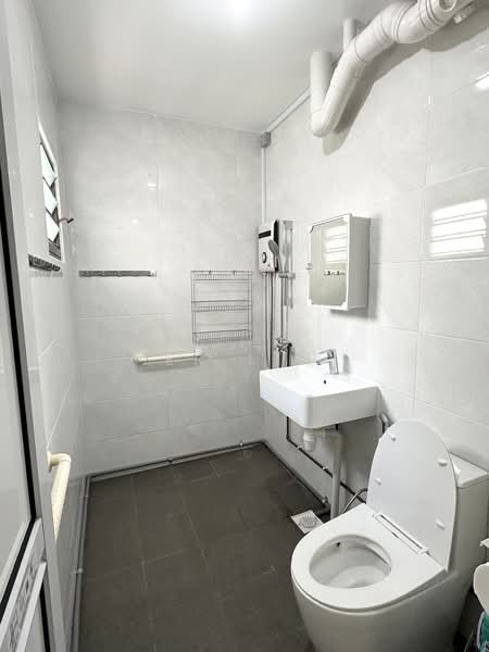 148 Gangsa Road, 148 Gangsa Road, Room Rental, 200 sqft, HDB Flat For Rent, by Er Lin, 500109997 - Bathroom - PropertyGuru.com.sg