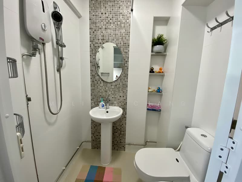 322 Serangoon Avenue 3, 322 Serangoon Avenue 3, 4 Bedrooms, 1,572 sqft, HDB Flat For Sale, by Melissa Chang, 500110011 - Ground floor Common Bathroom - PropertyGuru.com.sg
