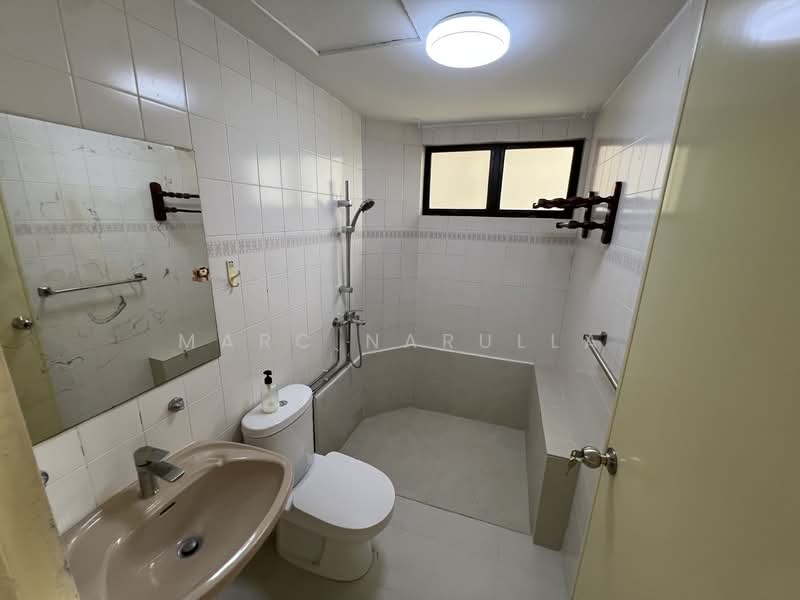 Bayshore Park, 60 Bayshore Road, 2 Bedrooms, 936 sqft, Condominium For Rent, by Marc Narulla, 500110027 - Bathroom - PropertyGuru.com.sg