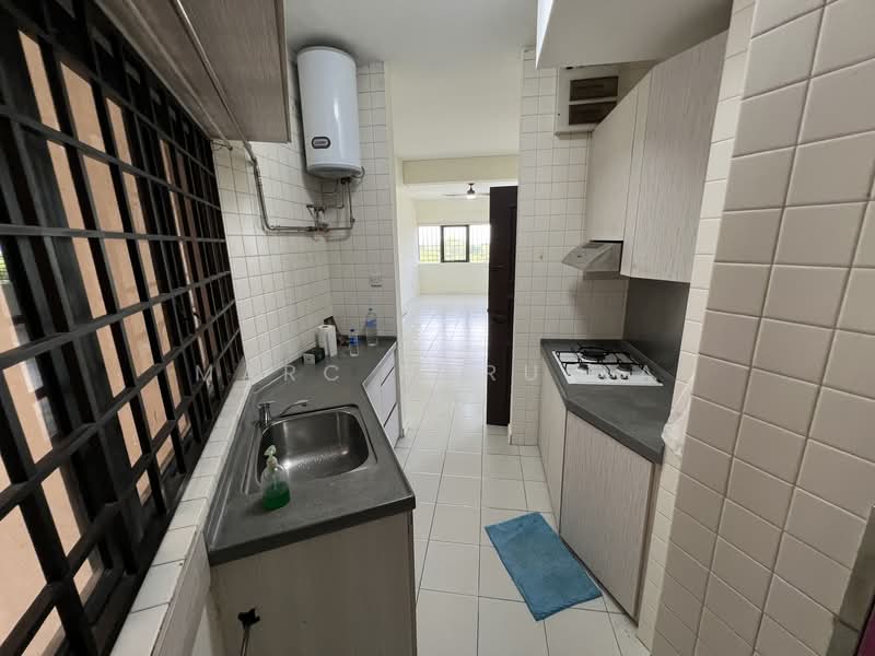 Bayshore Park, 60 Bayshore Road, 2 Bedrooms, 936 sqft, Condominium For Rent, by Marc Narulla, 500110027 - Kitchen - PropertyGuru.com.sg