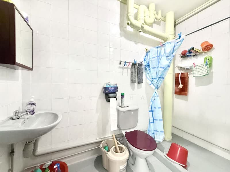 613 Woodlands Avenue 4, 613 Woodlands Avenue 4, 4 Bedrooms, 1,291 sqft, HDB Flat For Sale, by Joey Chan, 500110035 - Bathroom - PropertyGuru.com.sg