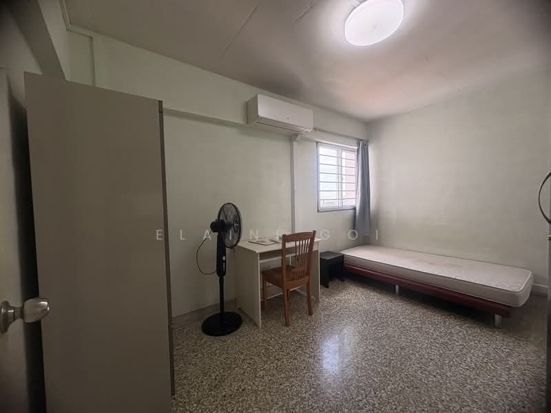 576 Ang Mo Kio Avenue 10, 576 Ang Mo Kio Avenue 10, 3 Bedrooms, 979 sqft, HDB Flat For Sale, by Elaine Goi, 500110050 - Bedroom - PropertyGuru.com.sg