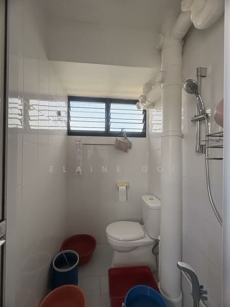 576 Ang Mo Kio Avenue 10, 576 Ang Mo Kio Avenue 10, 3 Bedrooms, 979 sqft, HDB Flat For Sale, by Elaine Goi, 500110050 - Bathroom - PropertyGuru.com.sg