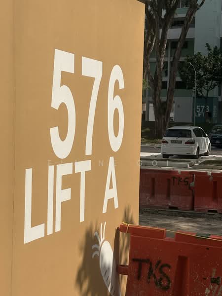 576 Ang Mo Kio Avenue 10, 576 Ang Mo Kio Avenue 10, 3 Bedrooms, 979 sqft, HDB Flat For Sale, by Elaine Goi, 500110050 - Exterior - PropertyGuru.com.sg