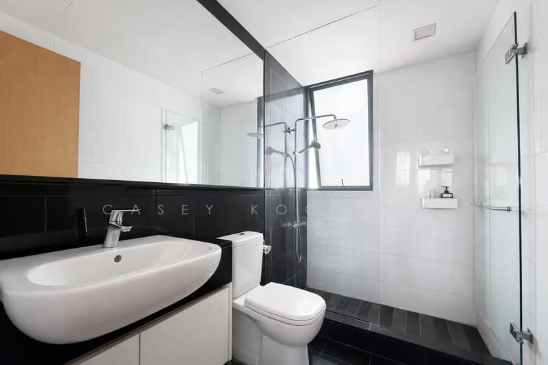 SkySuites 17, 17 Jalan Rajah, 3 Bedrooms, 1,066 sqft, Apartment For Rent, by Casey Koo 古家进, 500110053 - Bathroom - PropertyGuru.com.sg