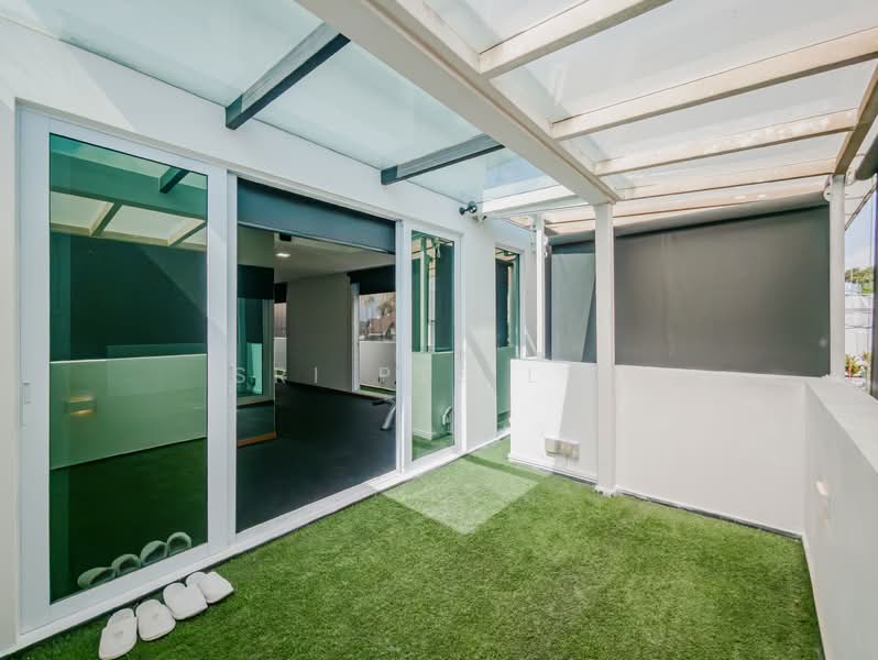 ⭐ High Ceiling 3.5 Storey Modern Style Semi-D, Wide Frontage ⭐, Sennett Pl, Senett Ln, Sennett Rd, Sennett Dr, 6 Bedrooms, 4,600 sqft, Semi-Detached House For Sale, by VINCENT LYE, 500110059 - Balcony - PropertyGuru.com.sg