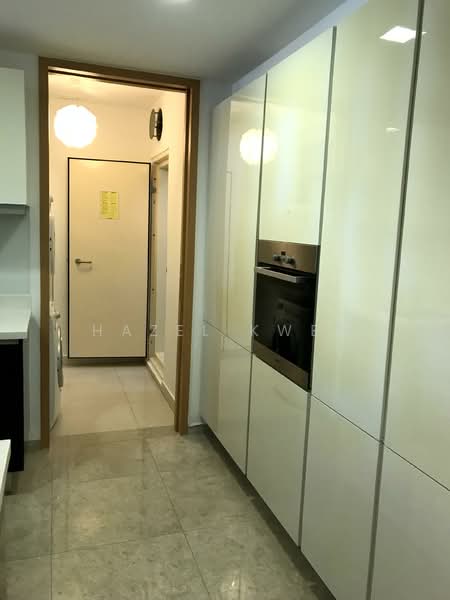 Marina Bay Suites, 3 Central Boulevard, 3 Bedrooms, 1,604 sqft, Apartment For Rent, by Hazel Kwek, 500110062 - Kitchen - PropertyGuru.com.sg