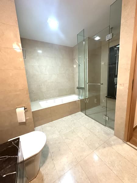 Marina Bay Suites, 3 Central Boulevard, 3 Bedrooms, 1,604 sqft, Apartment For Rent, by Hazel Kwek, 500110062 - Bathroom - PropertyGuru.com.sg