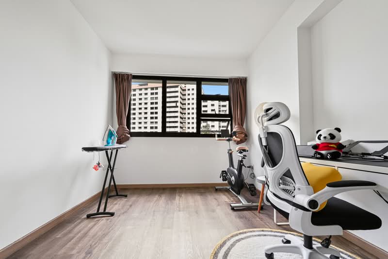 550A Segar Road, 550A Segar Road, 3 Bedrooms, 990 sqft, HDB Flat For Sale, by Alex Deven, 500110068 - Study - PropertyGuru.com.sg