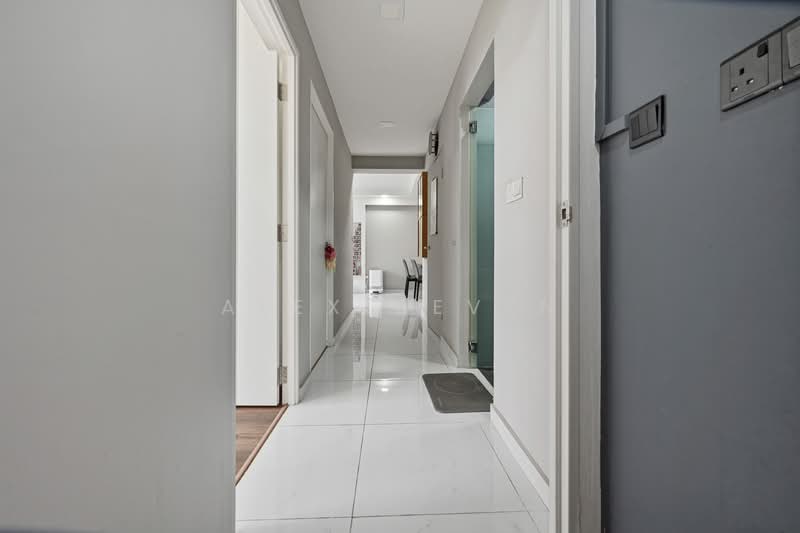 550A Segar Road, 550A Segar Road, 3 Bedrooms, 990 sqft, HDB Flat For Sale, by Alex Deven, 500110068 - Corridor - PropertyGuru.com.sg