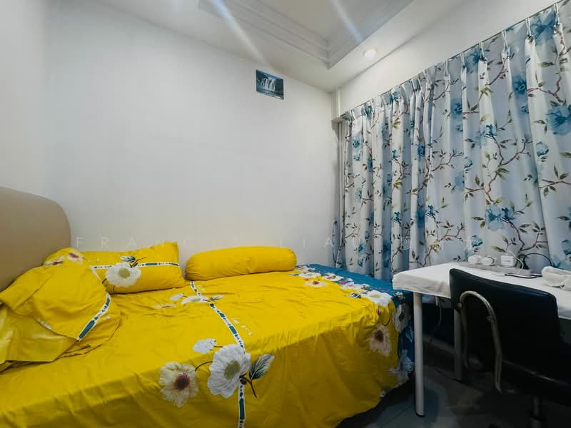 577 Hougang Avenue 4, 577 Hougang Avenue 4, 5 Bedrooms, 1,507 sqft, HDB Flat For Sale, by Francis Liau 廖新龙, 500110073 - Bedroom - PropertyGuru.com.sg