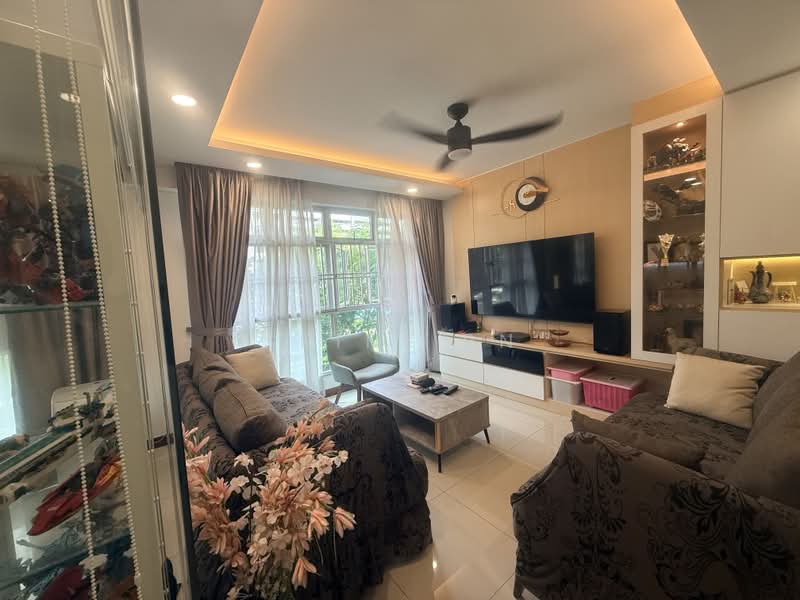 217A Compassvale Drive, 217A Compassvale Drive, 3 Bedrooms, 1,206 sqft, HDB Flat For Sale, by Srini PN, 500110077 - Living Room - PropertyGuru.com.sg