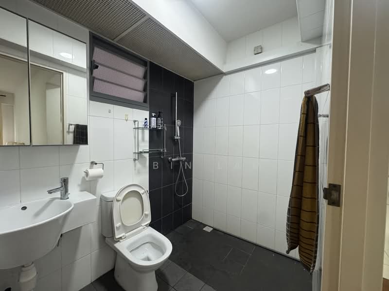 315A Punggol Way, 315A Punggol Way, 3 Bedrooms, 1,216 sqft, HDB Flat For Sale, by Robin Lam, 500110078 - Bathroom - PropertyGuru.com.sg