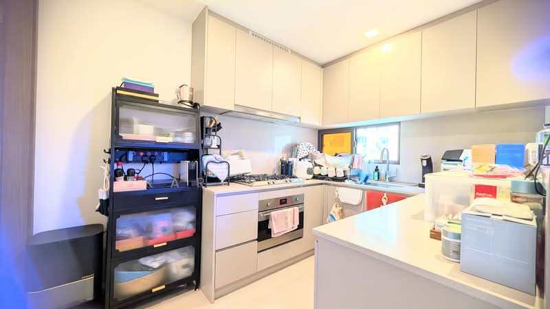 Seaside Residences, 12 Siglap Link, 3 Bedrooms, 1,206 sqft, Apartment For Sale, by Karen Wong, 500110081 - Kitchen - PropertyGuru.com.sg