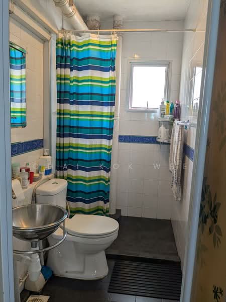 288 Bishan Street 24, 288 Bishan Street 24, 3 Bedrooms, 1,097 sqft, HDB Flat For Sale, by Chai Kok Wee, 500110086 - Bathroom - PropertyGuru.com.sg
