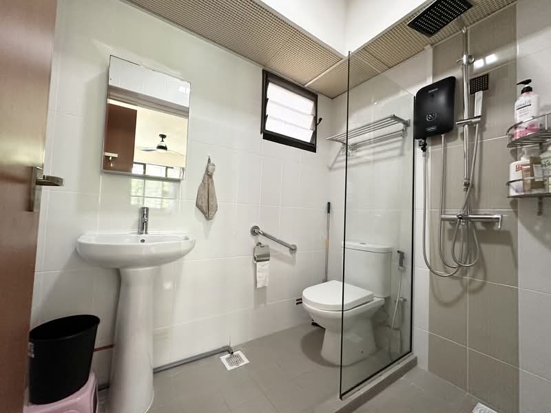 418A Fernvale Link, 418A Fernvale Link, 2 Bedrooms, 732 sqft, HDB Flat For Sale, by Er Lin, 500110091 - Bathroom - PropertyGuru.com.sg