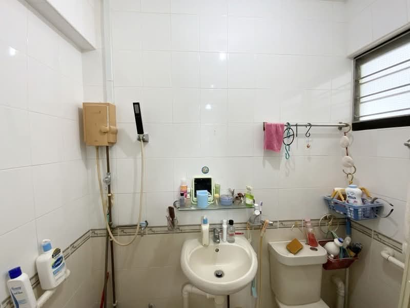 112 Yishun Ring Road, 112 Yishun Ring Road, 2 Bedrooms, 688 sqft, HDB Flat For Sale, by Nigel Seow, 500110095 - Bathroom - PropertyGuru.com.sg