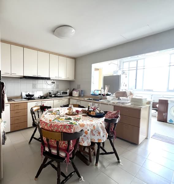 Holland Tower, 10 Holland Heights, 4 Bedrooms, 2,949 sqft, Condominium For Sale, by Anne Hicks, 500110100 - Large kitchen and yard - PropertyGuru.com.sg