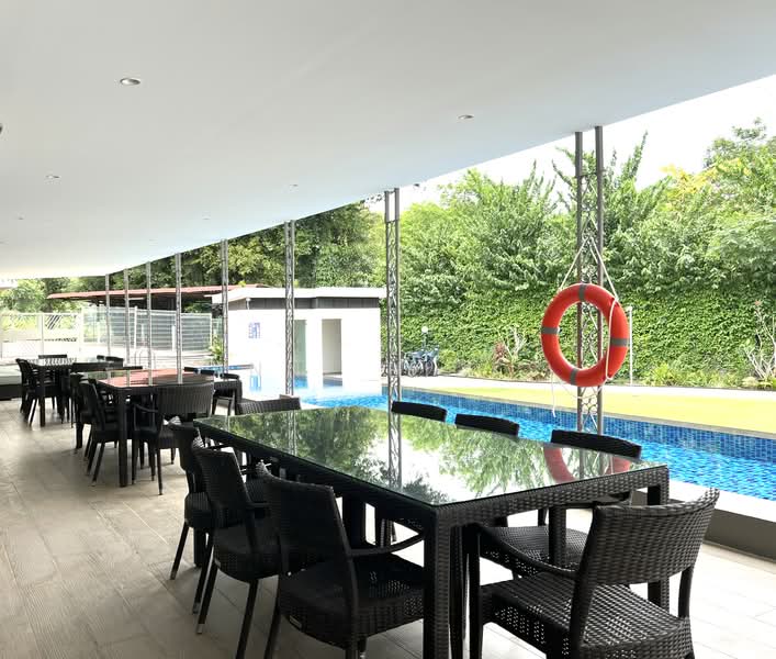 Holland Tower, 10 Holland Heights, 4 Bedrooms, 2,949 sqft, Condominium For Sale, by Anne Hicks, 500110100 - Poolside pavilion and BBQ area - PropertyGuru.com.sg