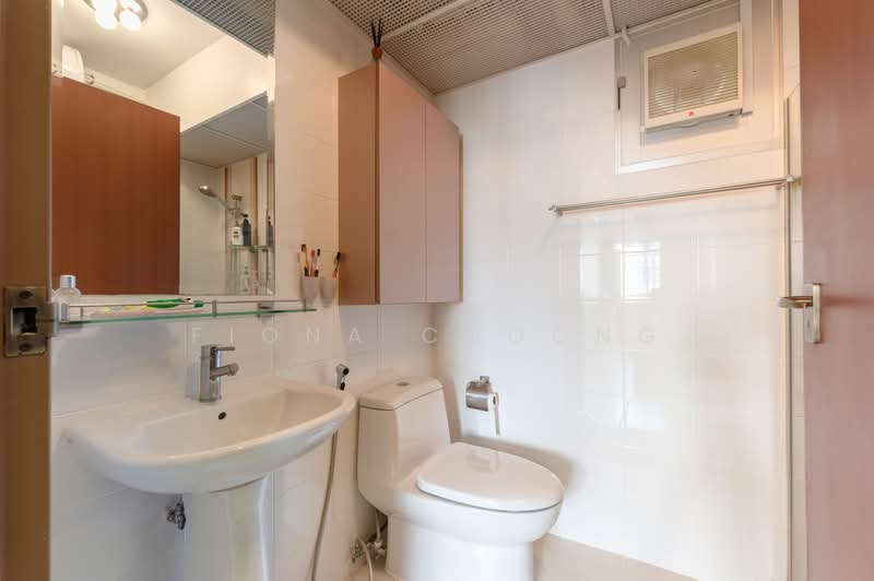 470C Upper Serangoon Crescent, 470C Upper Serangoon Crescent, 3 Bedrooms, 1,206 sqft, HDB Flat For Sale, by Fiona Choong, 500110104 - Bathroom - PropertyGuru.com.sg