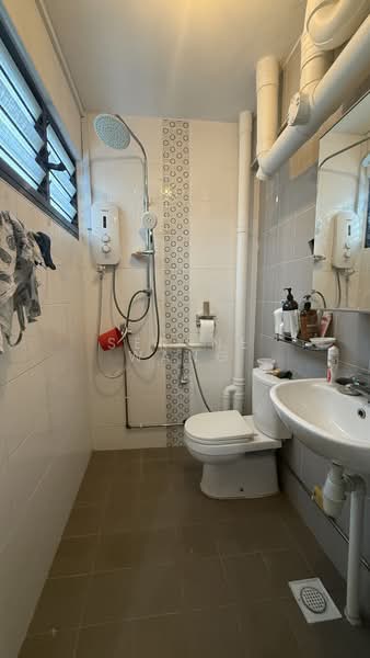 108 Bedok Reservoir Road, 108 Bedok Reservoir Road, 3 Bedrooms, 1,033 sqft, HDB Flat For Sale, by Serene Wang, 500110115 - Bathroom - PropertyGuru.com.sg