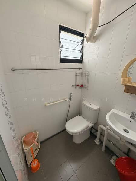 155 Ang Mo Kio Avenue 4, 155 Ang Mo Kio Avenue 4, 2 Bedrooms, 732 sqft, HDB Flat For Sale, by Sharan Gill, 500110124 - Bathroom - PropertyGuru.com.sg