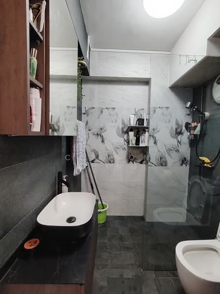 986A Buangkok Crescent, 986A Buangkok Crescent, 1 Bedroom, 506 sqft, HDB Flat For Sale, by Clifton Ching, 500110125 - Bathroom - PropertyGuru.com.sg