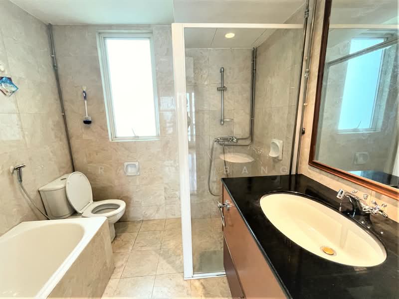 Burlington Square, 175 Bencoolen Street, 2 Bedrooms, 861 sqft, Apartment For Sale, by Rachel Bang, 500110128 - Bathroom - PropertyGuru.com.sg