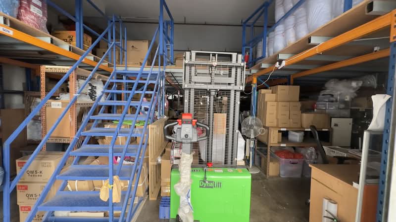 Ground Floor warehouse for Sale Near Paya Lebar Mrt, , 2,390 sqft, Factory / Workshop (B2) For Sale, by Lance Teo, 500110133 - Interior - CommercialGuru.com.sg
