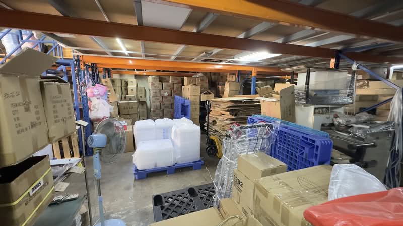 Ground Floor warehouse for Sale Near Paya Lebar Mrt, , 2,390 sqft, Factory / Workshop (B2) For Sale, by Lance Teo, 500110133 - CommercialGuru.com.sg