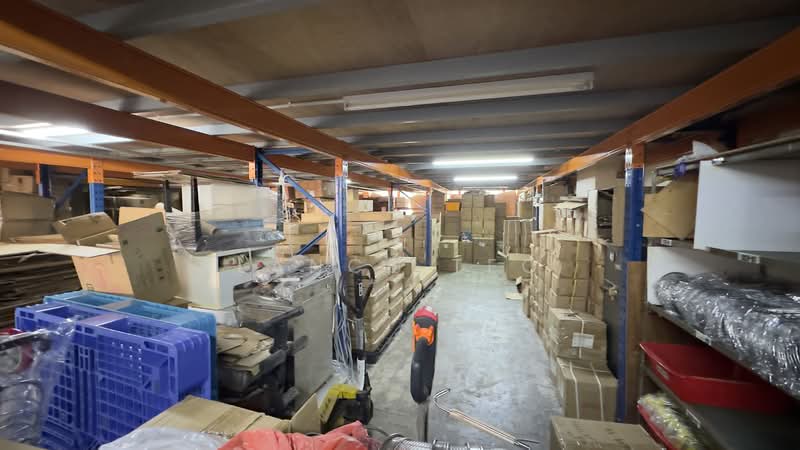 Ground Floor warehouse for Sale Near Paya Lebar Mrt, , 2,390 sqft, Factory / Workshop (B2) For Sale, by Lance Teo, 500110133 - Interior - CommercialGuru.com.sg