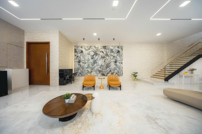 Serangoon Garden Estate, Corfe Place, 7 Bedrooms, 9,600 sqft, Semi-Detached House For Sale, by Gary Shien, 500110134 - Living Room - PropertyGuru.com.sg