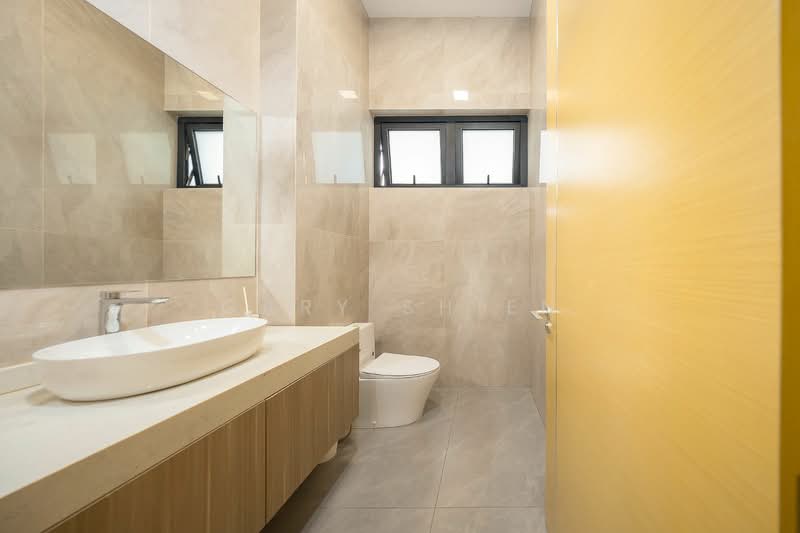 Serangoon Garden Estate, Corfe Place, 7 Bedrooms, 9,600 sqft, Semi-Detached House For Sale, by Gary Shien, 500110134 - Bathroom - PropertyGuru.com.sg