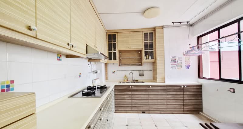 220 Bishan Street 23, 220 Bishan Street 23, 3 Bedrooms, 1,496 sqft, HDB Flat For Rent, by Tan Yi Ting, 500110138 - Kitchen - PropertyGuru.com.sg
