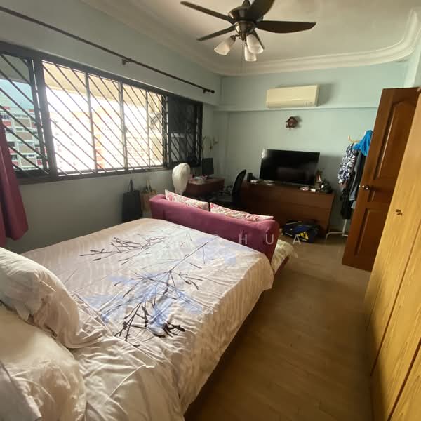 407 Hougang Avenue 10, 407 Hougang Avenue 10, 4 Bedrooms, 1,679 sqft, HDB Flat For Sale, by Roy Chua, 500110149 - Master Bedroom - PropertyGuru.com.sg