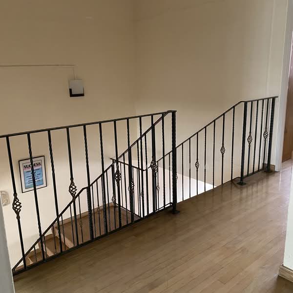 407 Hougang Avenue 10, 407 Hougang Avenue 10, 4 Bedrooms, 1,679 sqft, HDB Flat For Sale, by Roy Chua, 500110149 - Stairway - PropertyGuru.com.sg