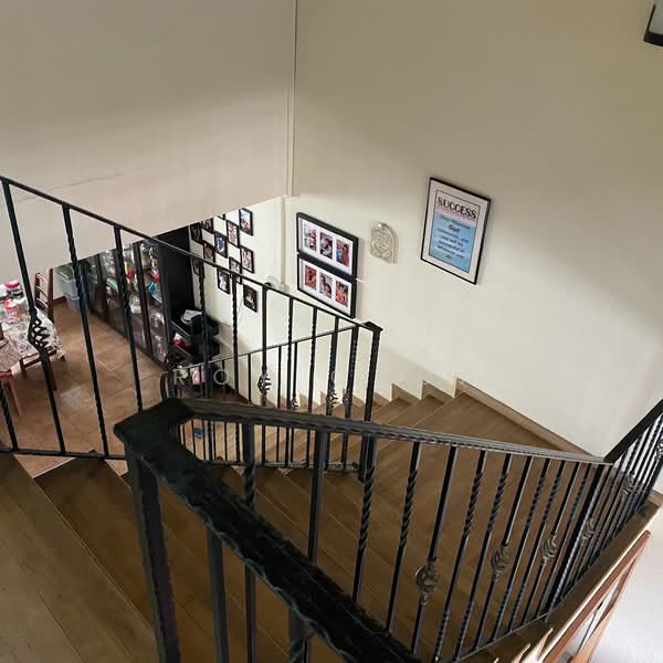 407 Hougang Avenue 10, 407 Hougang Avenue 10, 4 Bedrooms, 1,679 sqft, HDB Flat For Sale, by Roy Chua, 500110149 - Stairway - PropertyGuru.com.sg