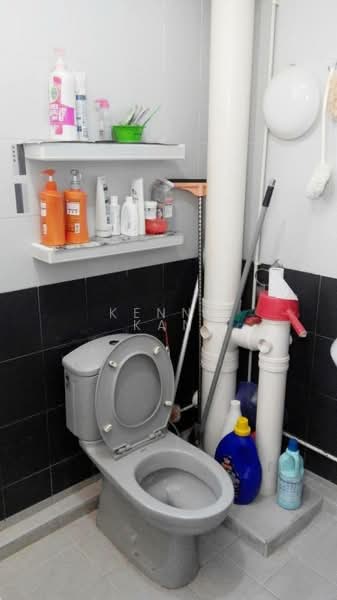 637 Yishun Street 61, 637 Yishun Street 61, Room Rental, 100 sqft, HDB Flat For Rent, by Kenny Kan, 500110153 - Bathroom - PropertyGuru.com.sg