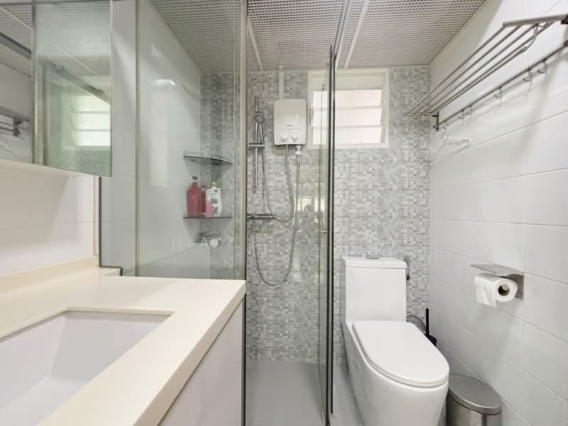 661A Edgedale Plains, 661A Edgedale Plains, 3 Bedrooms, 990 sqft, HDB Flat For Sale, by Hazel Lim, 500110155 - Bathroom - PropertyGuru.com.sg