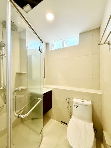 Balmoral Place, 20 Balmoral Crescent, 2 Bedrooms, 872 sqft, Condominium For Rent, by CHERMAINE Koh Lay Cheng, 500110159 - Bathroom - PropertyGuru.com.sg